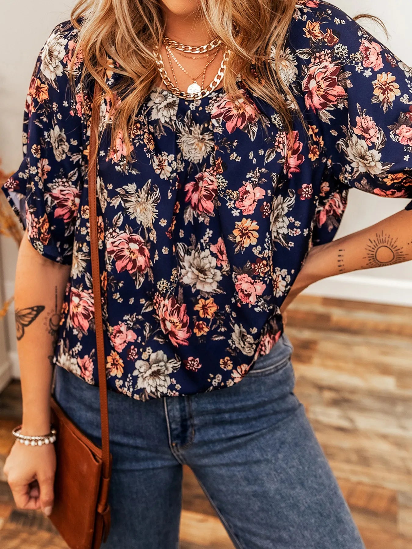 Floral Short Sleeve Scoop Neck Casual Blouse.