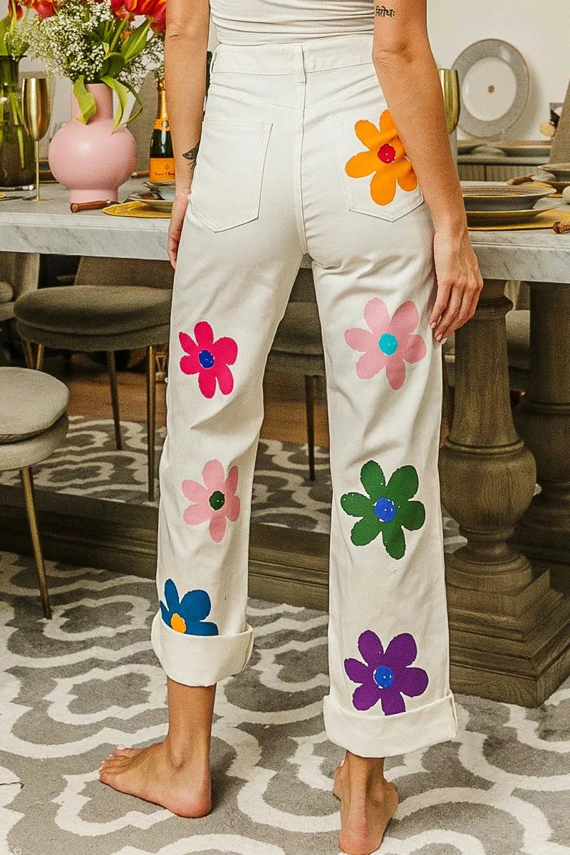 Flower print straight leg pants with pockets and applique.