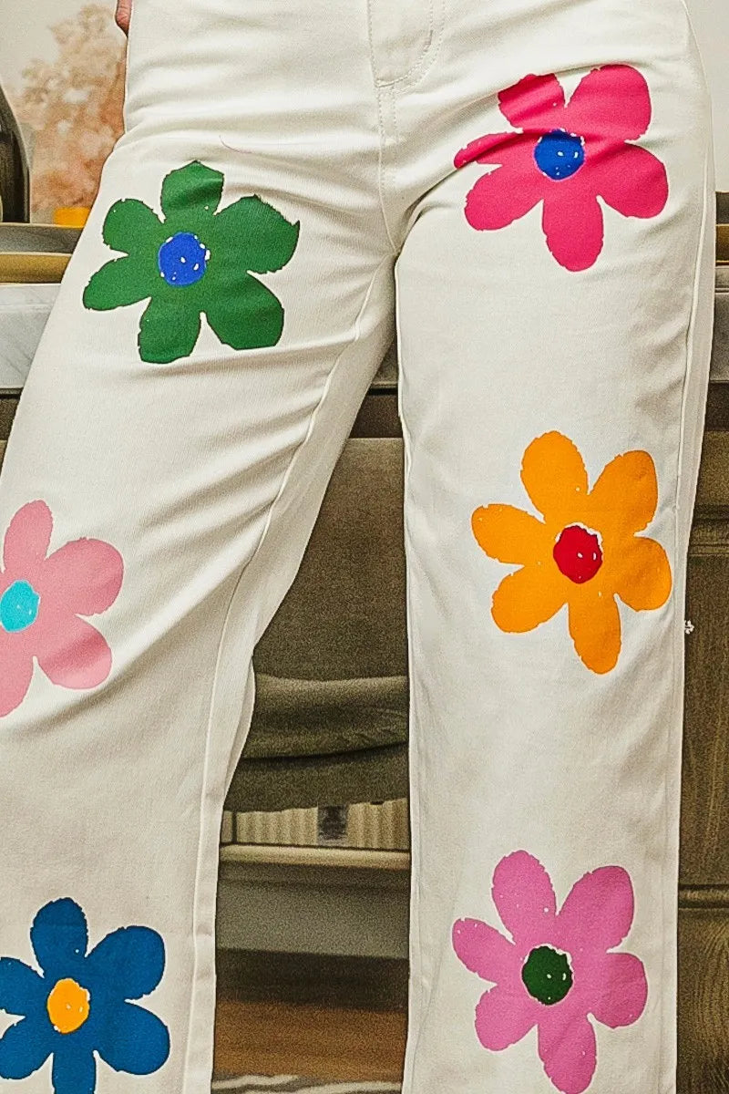 Flower print straight leg pants with pockets and applique.