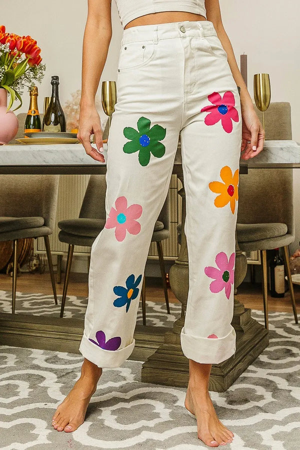 Flower print straight leg pants with pockets and applique.