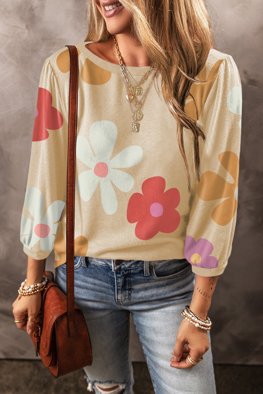 Flower round neck long sleeve blouse.