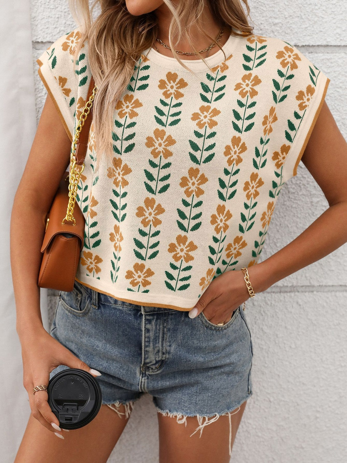 Flower round neck short sleeve knit top.