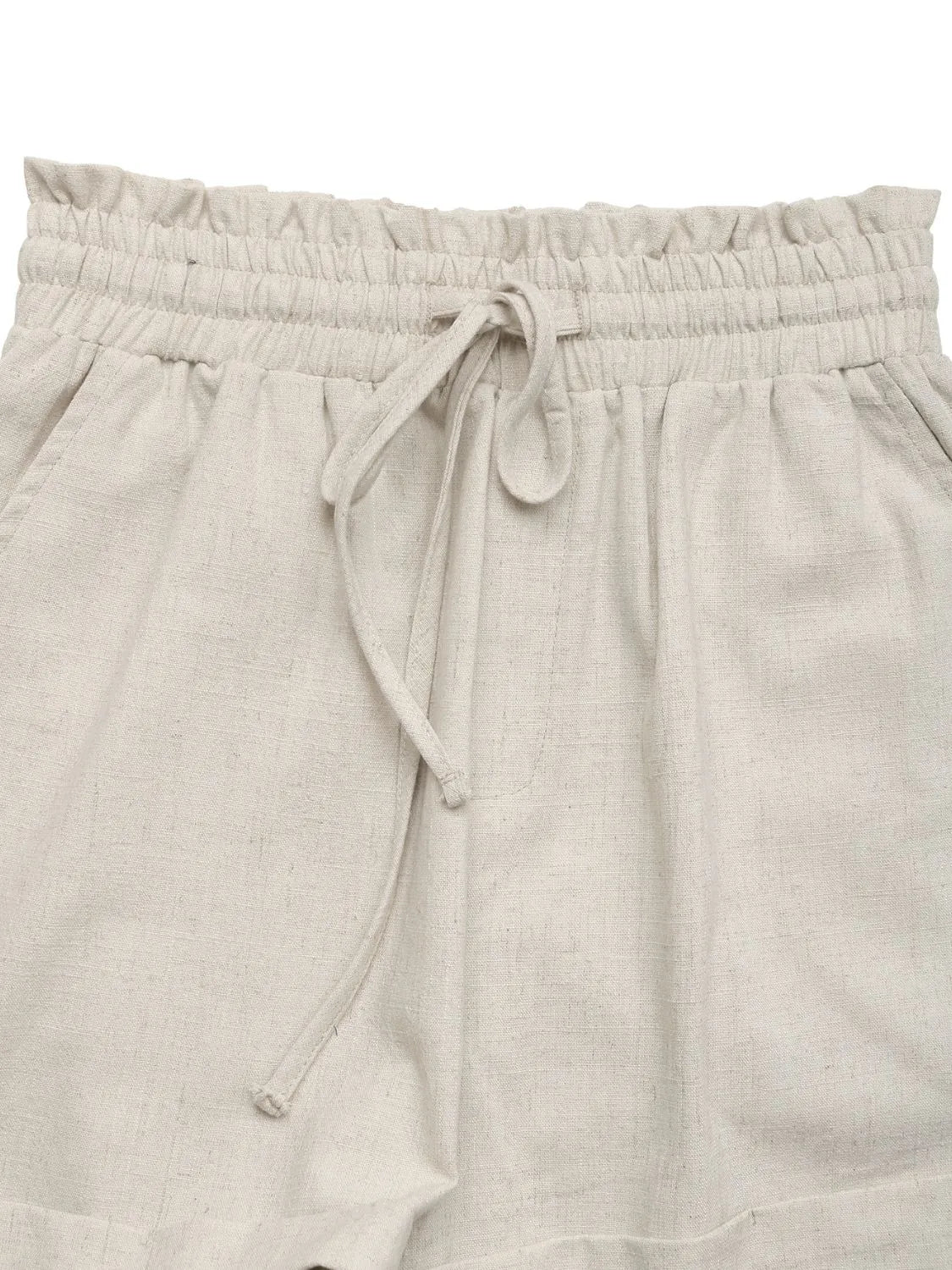 Frill drawstring shorts with pockets.