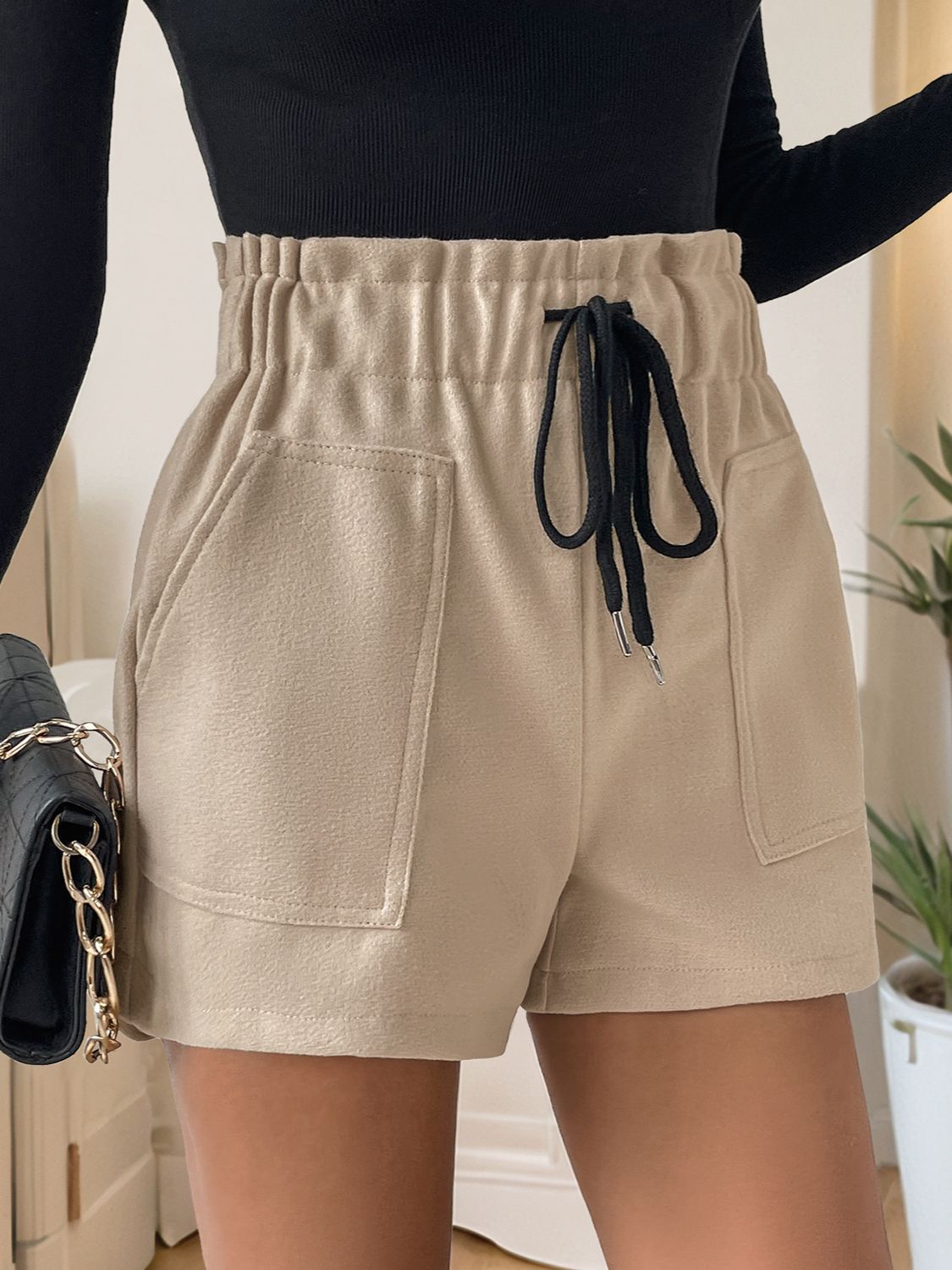 Frill drawstring shorts with pockets.