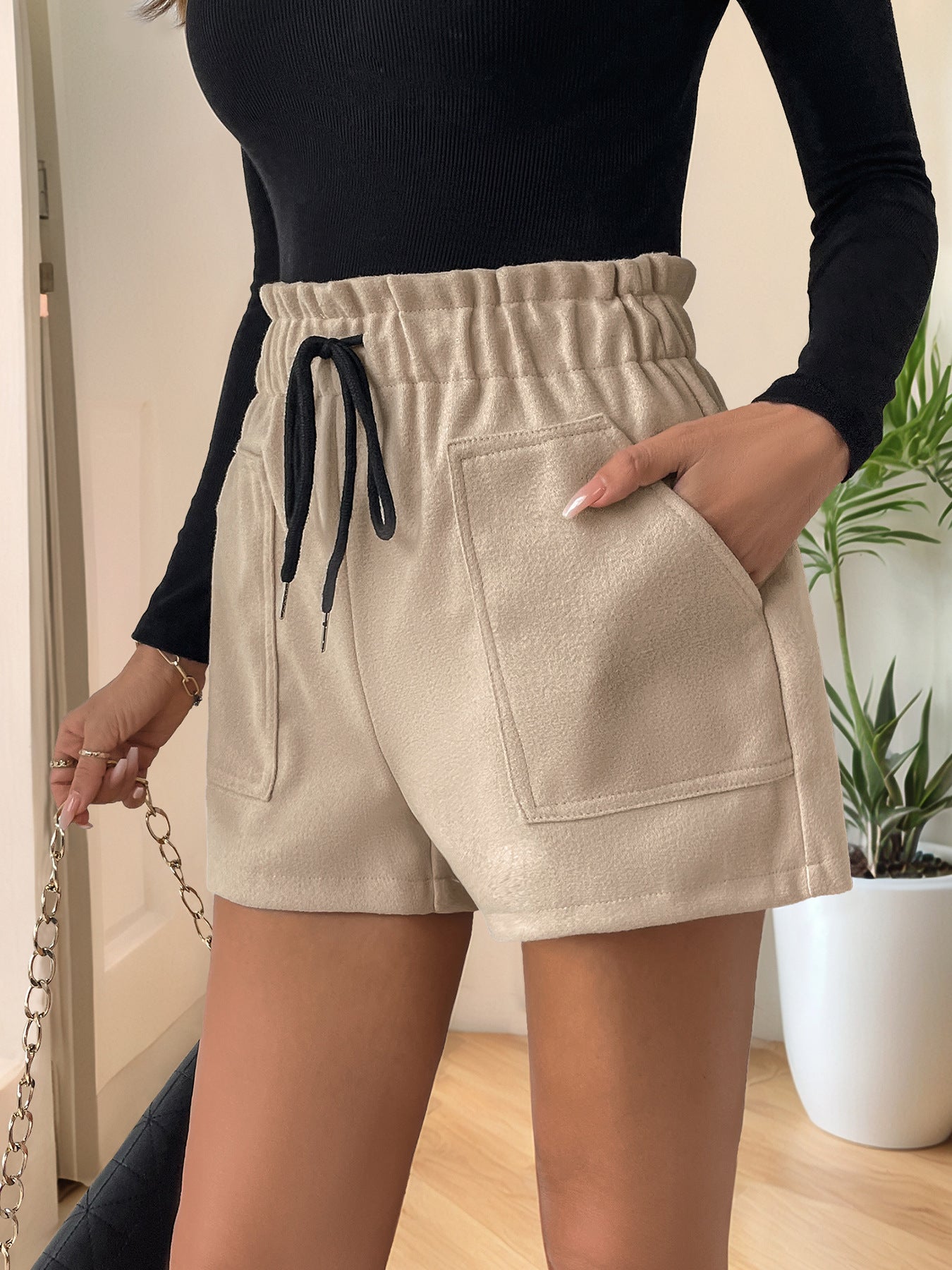 Frill drawstring shorts with pockets.