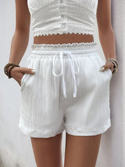 Frill drawstring shorts with pockets.