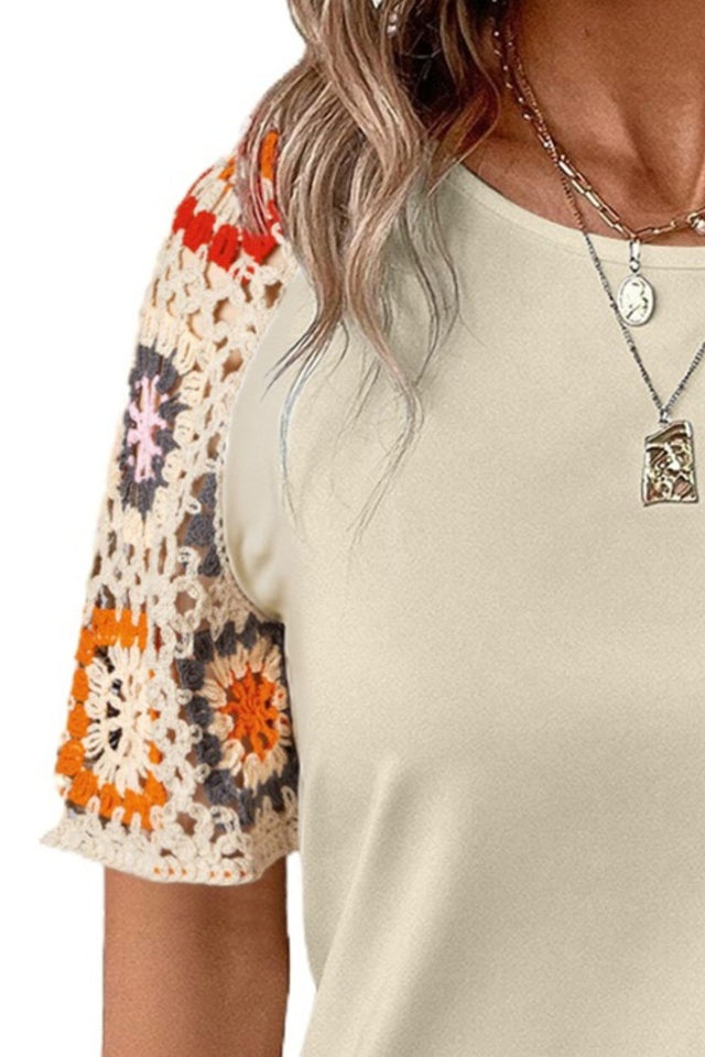 Geometric round neck short sleeve blouse.