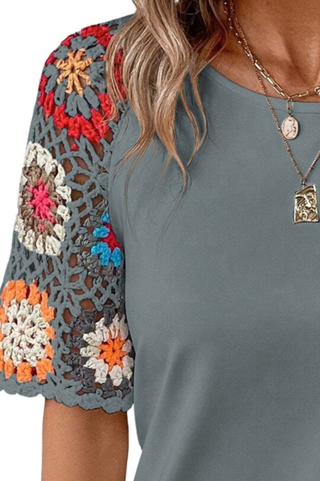 Geometric round neck short sleeve blouse.
