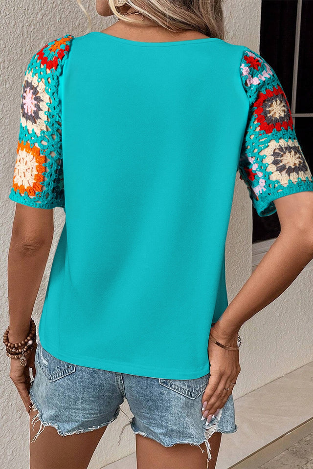 Geometric round neck short sleeve blouse.