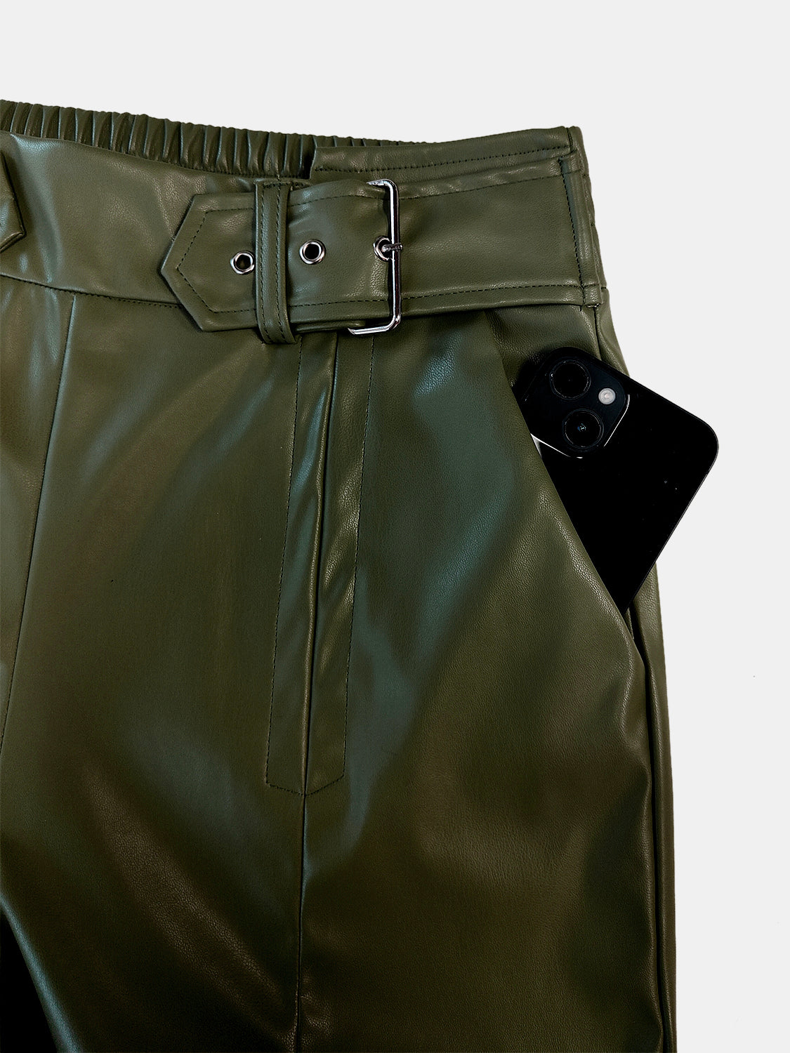 Half elastic waist wide leg pants, opaque.
