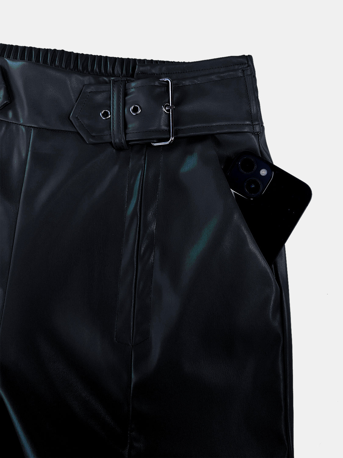 Half elastic waist wide leg pants, opaque.