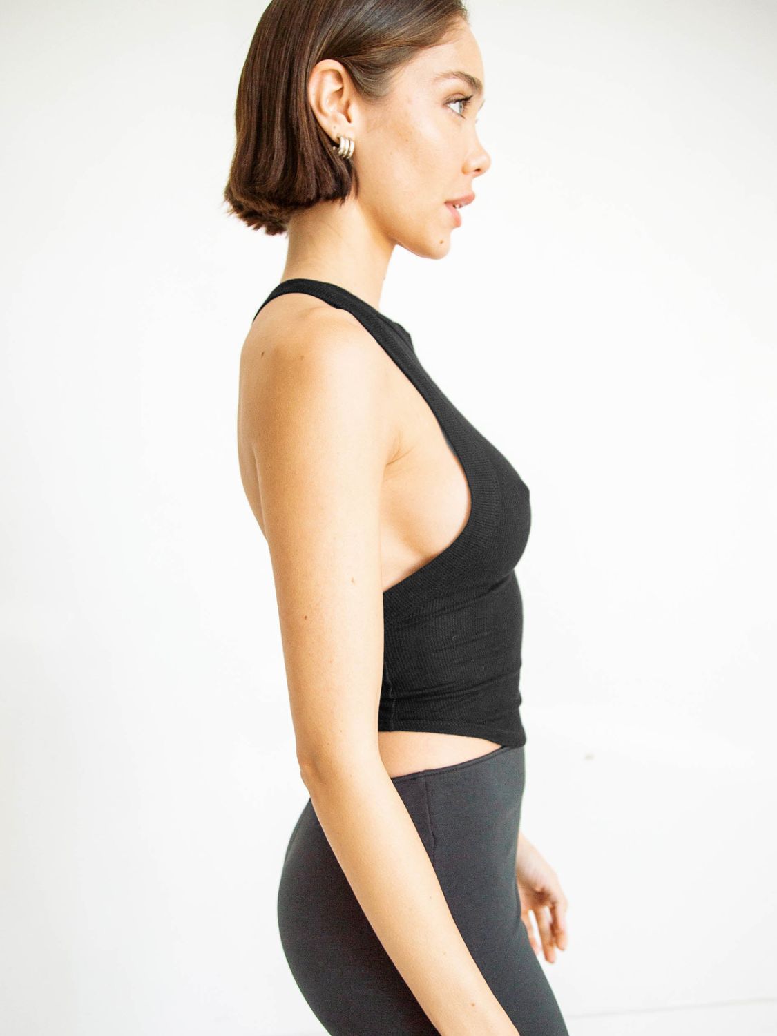 Halter neck ribbed cropped top with backless design.
