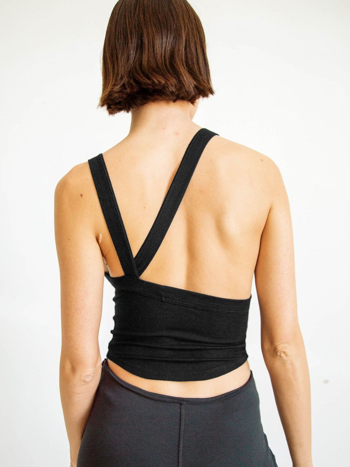 Halter neck ribbed cropped top with backless design.