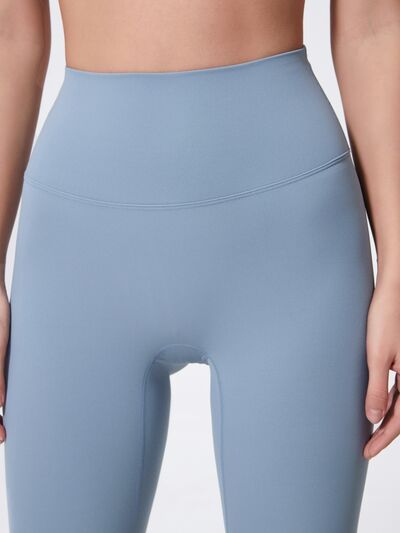 High rise wide waistband active shorts.