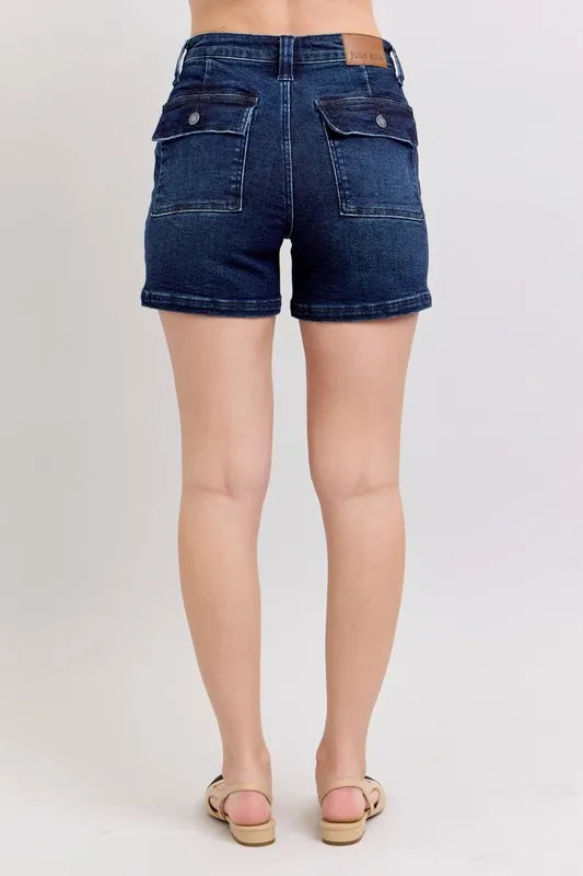 High waist back flap pocket denim shorts.