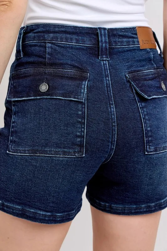 High waist back flap pocket denim shorts.