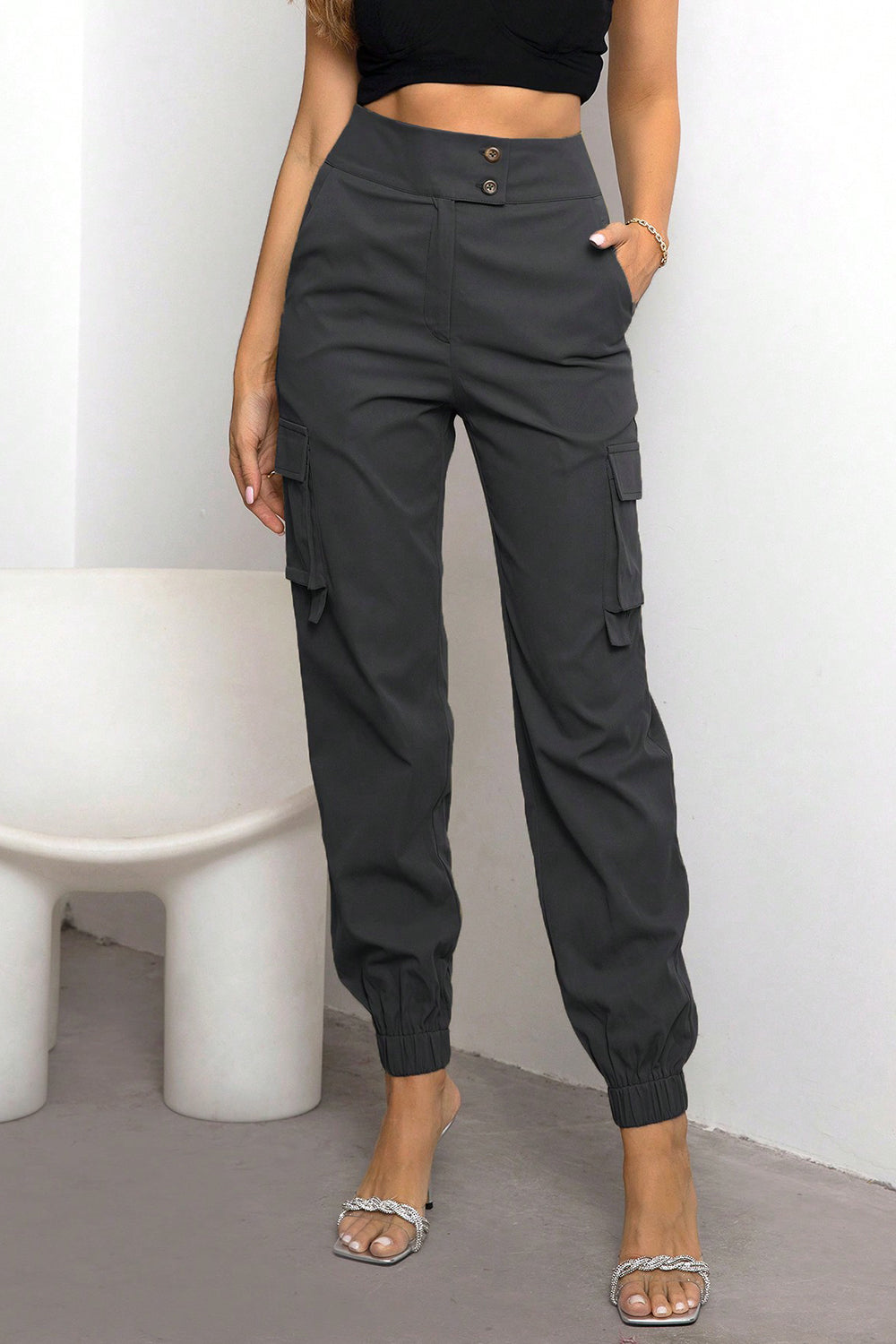 High waist cargo pants with pockets, opaque.