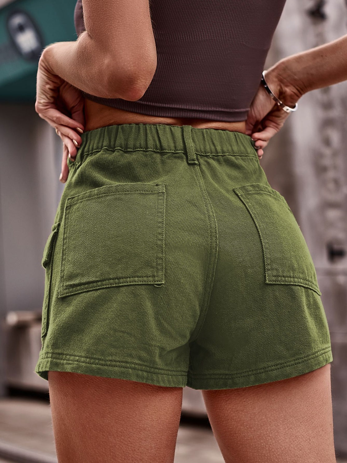 High waist seam detail active shorts.