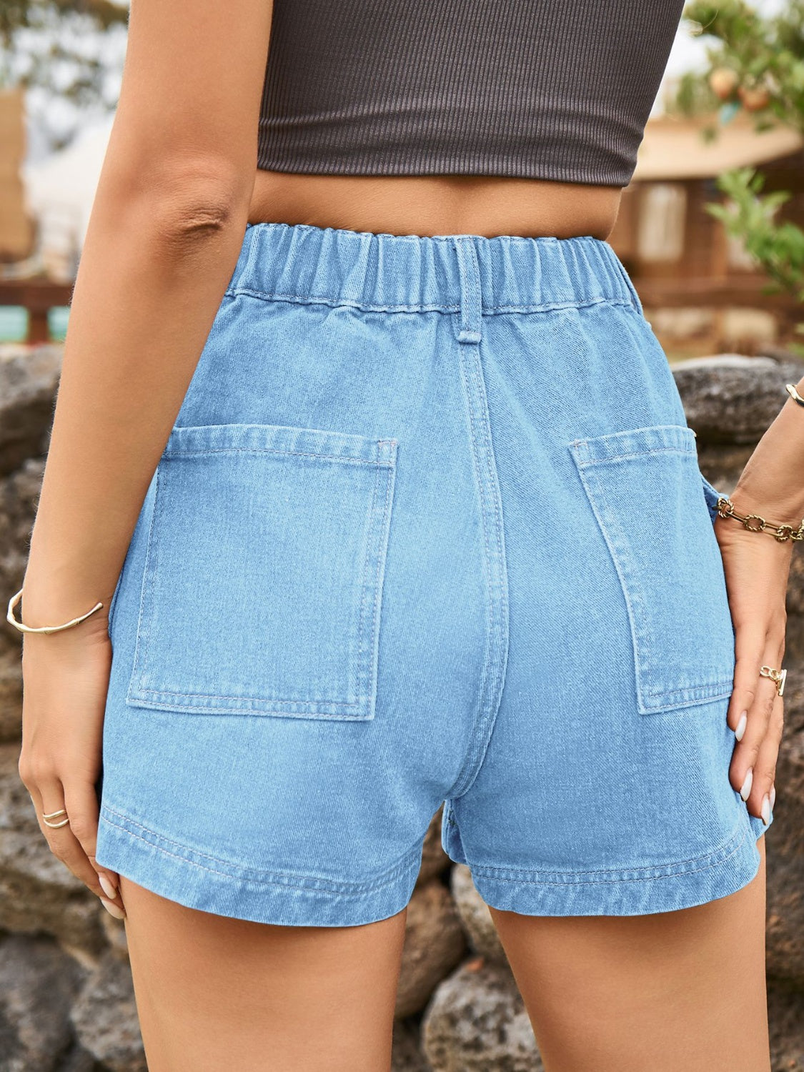 High waist seam detail active shorts.