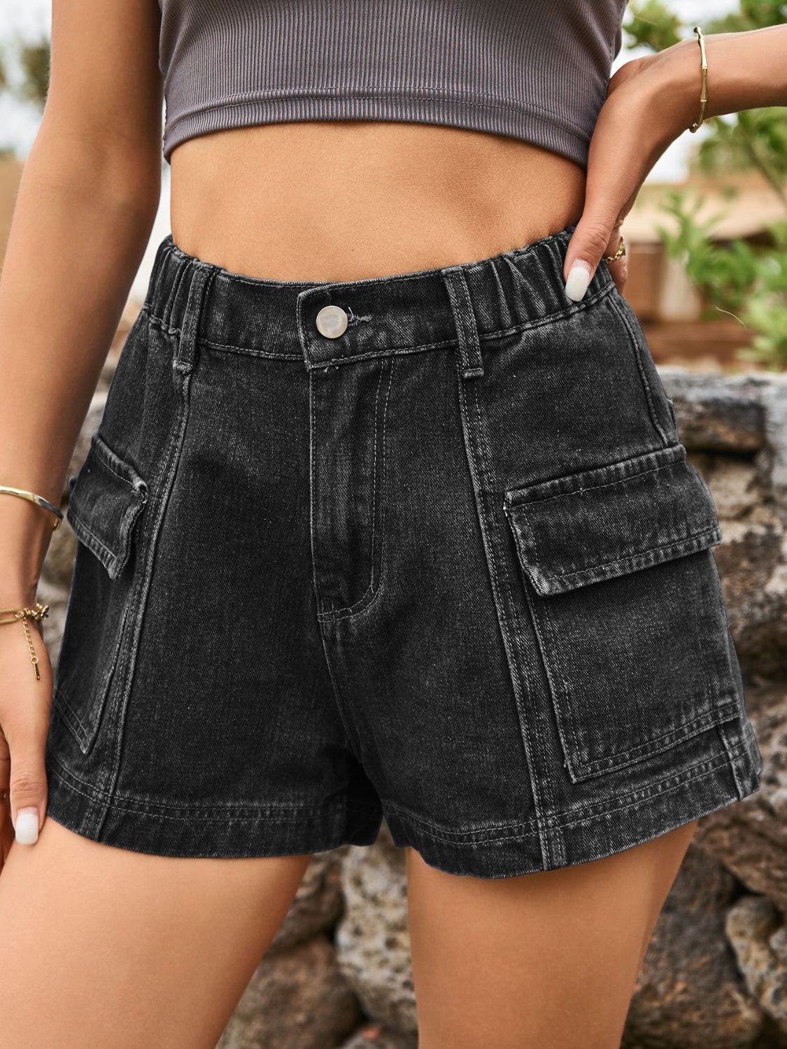 High waist seam detail active shorts.