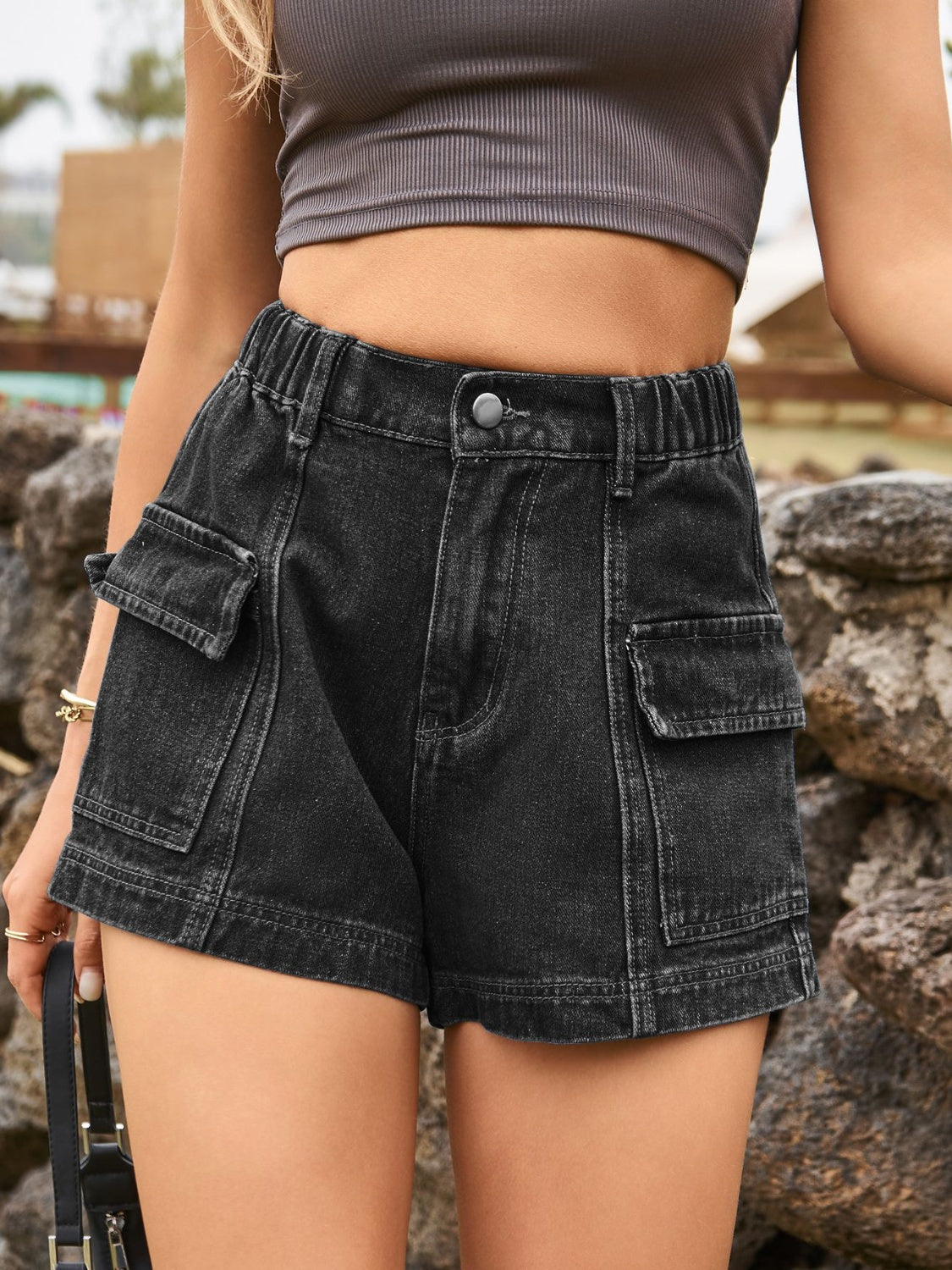 High waist seam detail active shorts.