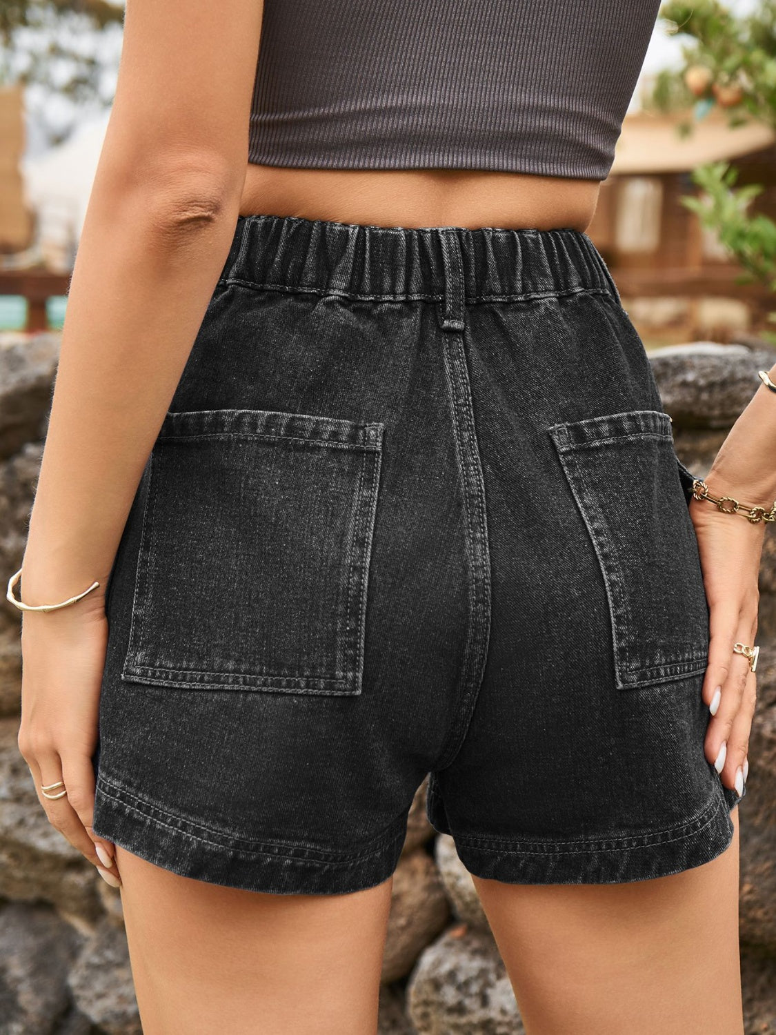 High waist seam detail active shorts.
