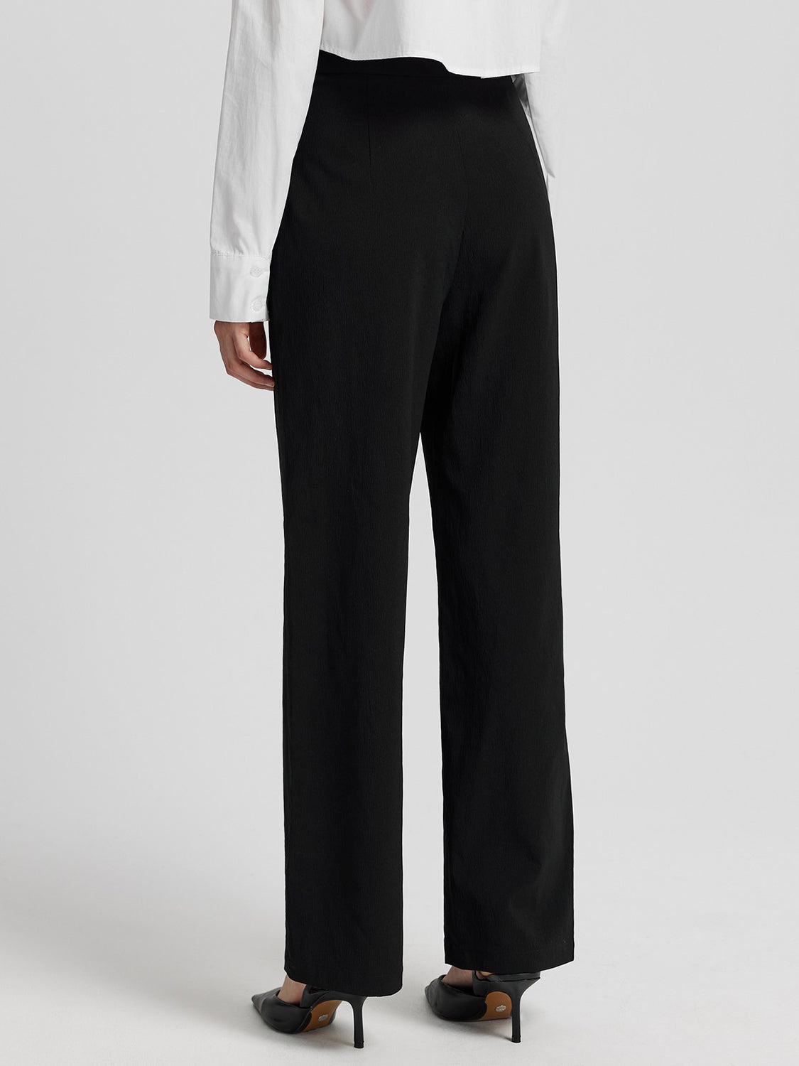 High waist straight pants, opaque.