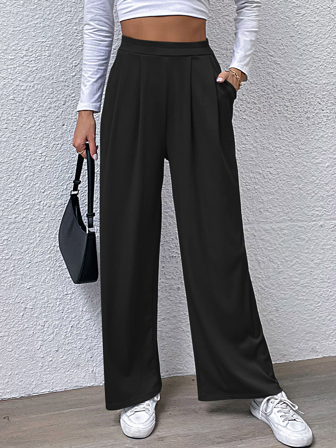 High waist straight pants with pockets, opaque.
