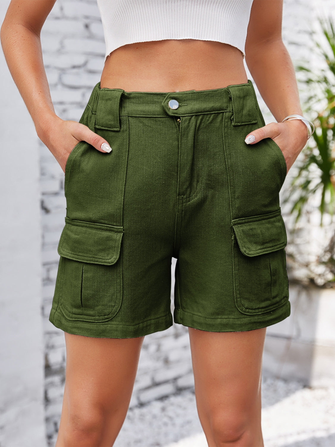 High-waist western embroidery detail cut-off denim shorts with raw hem and pockets.