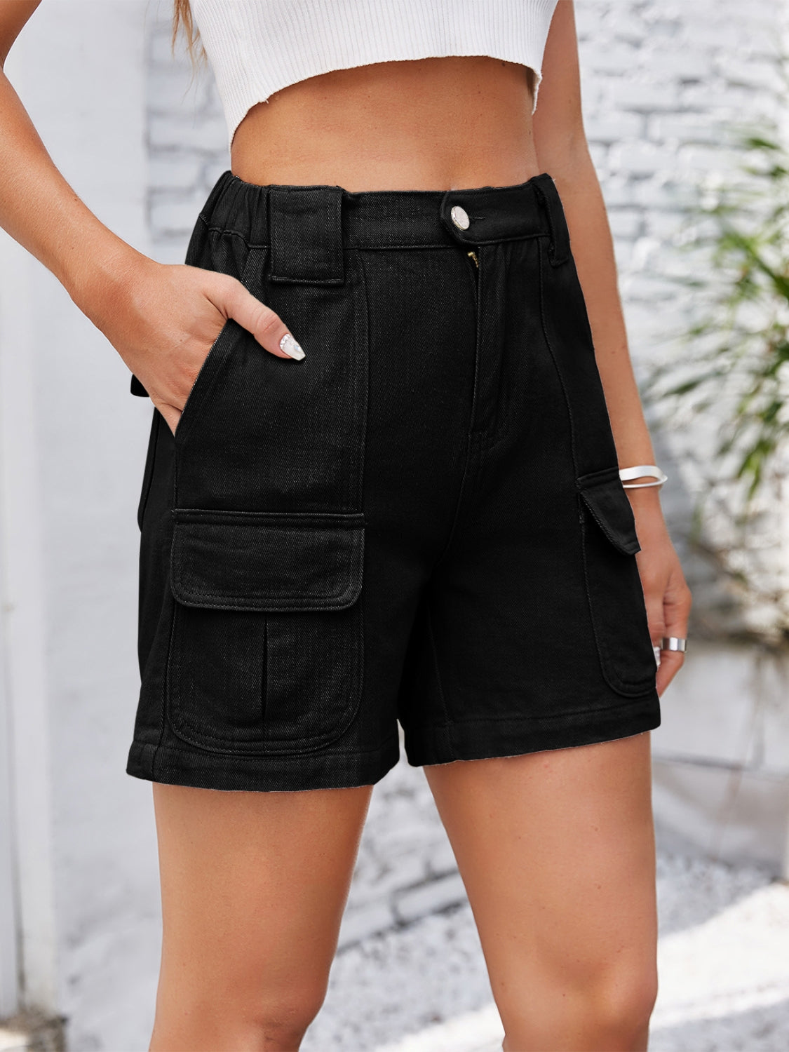 High-waist western embroidery detail cut-off denim shorts with raw hem and pockets.