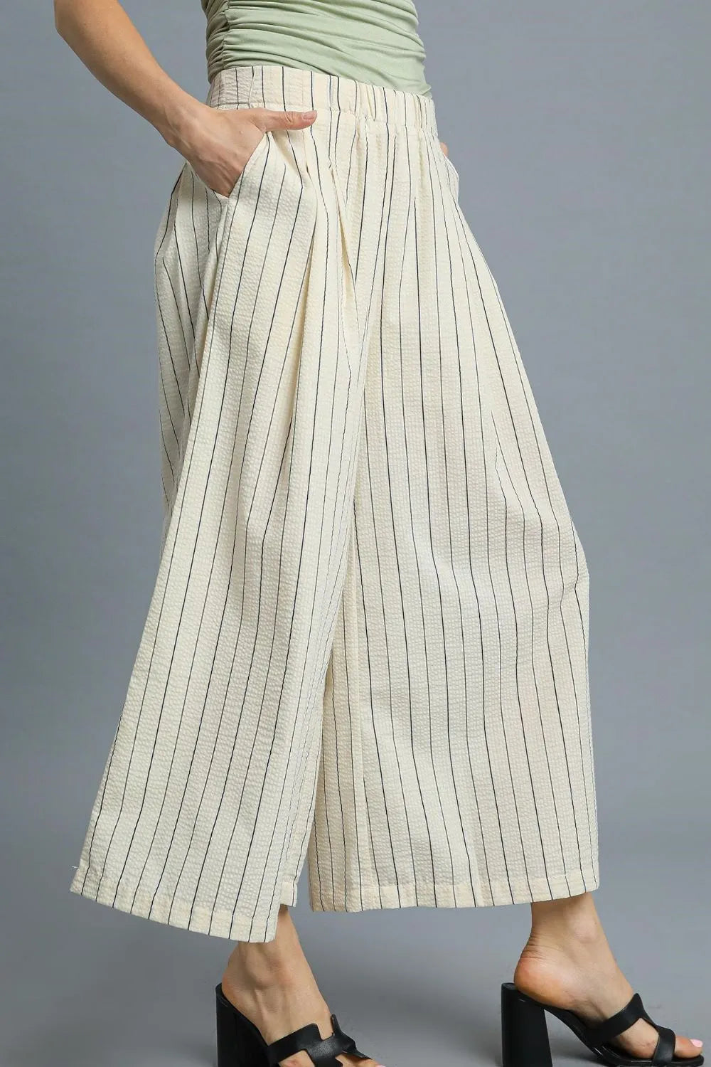 High-waisted wide leg striped pants with pockets.