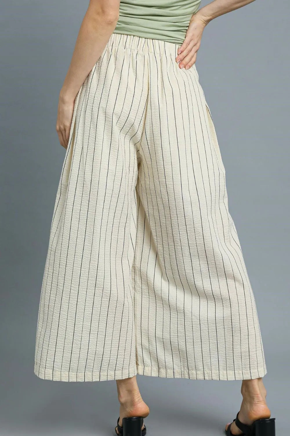 High-waisted wide leg striped pants with pockets.