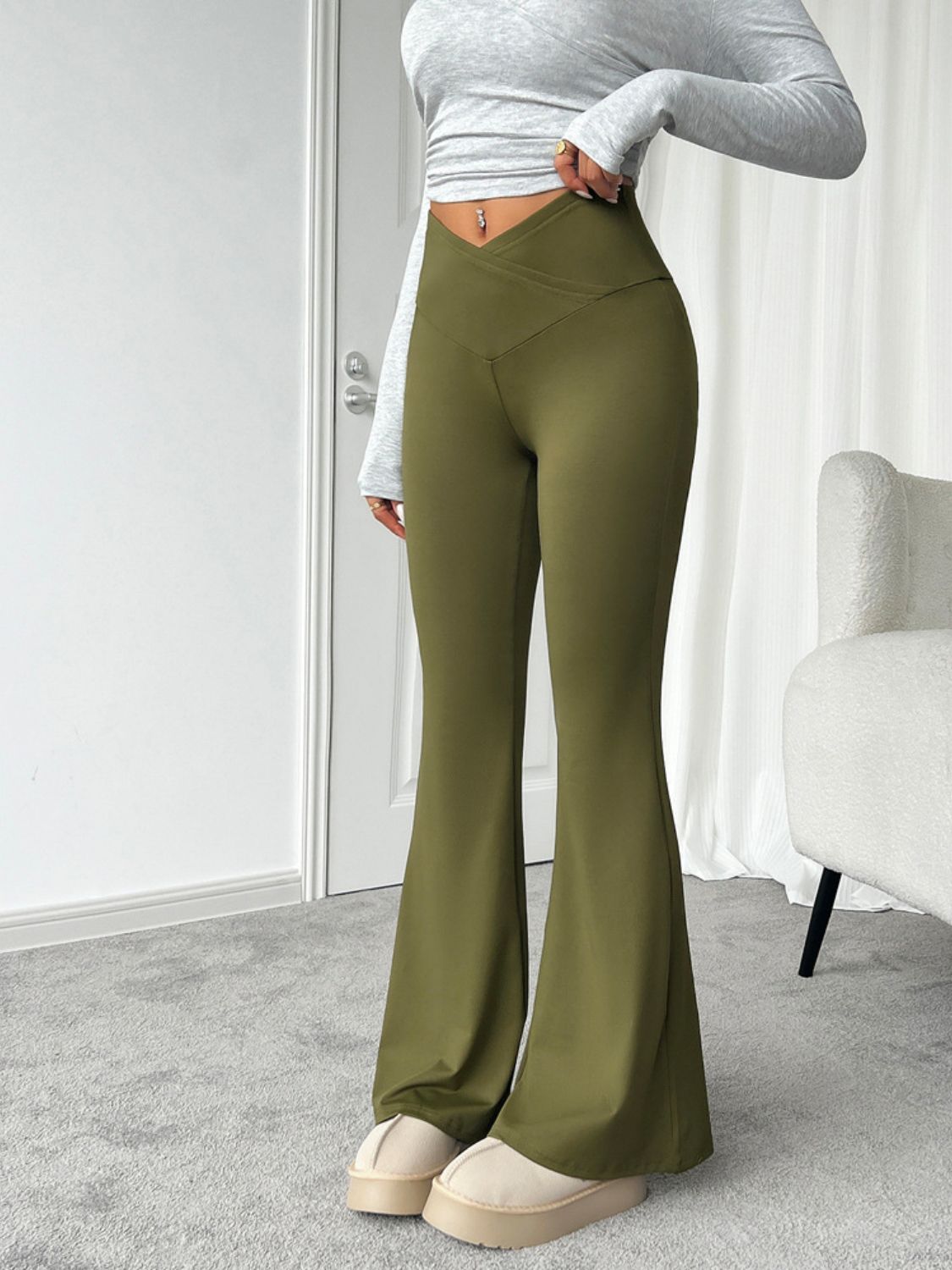 Highly stretchy bootcut pants, opaque.