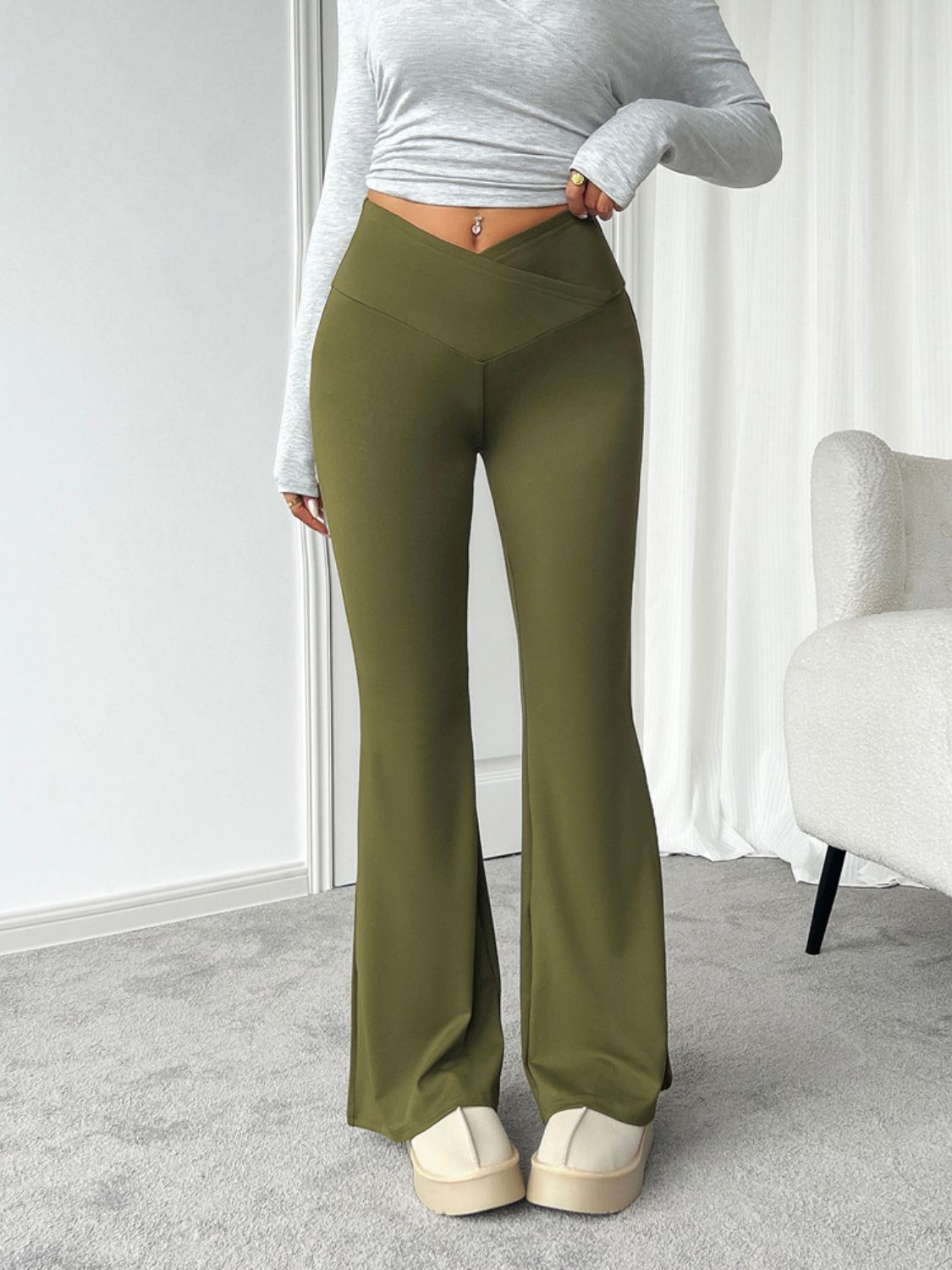 Highly stretchy bootcut pants, opaque.