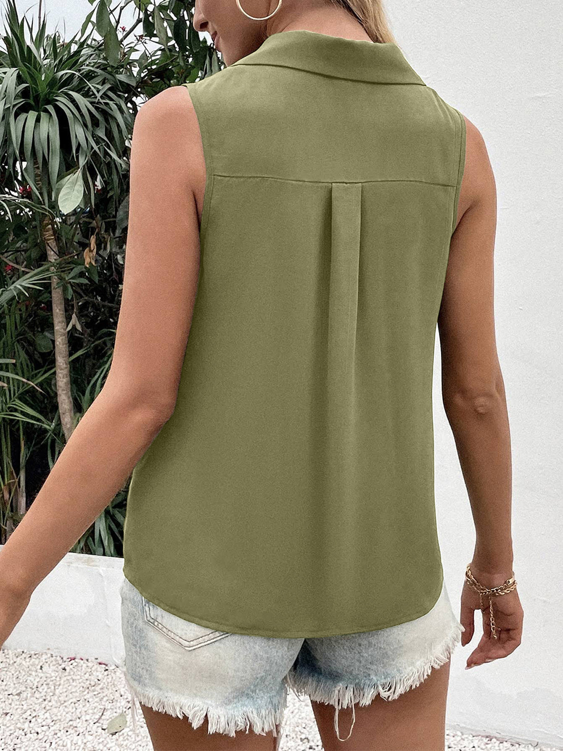 Full size Johnny collar button up tank top.
