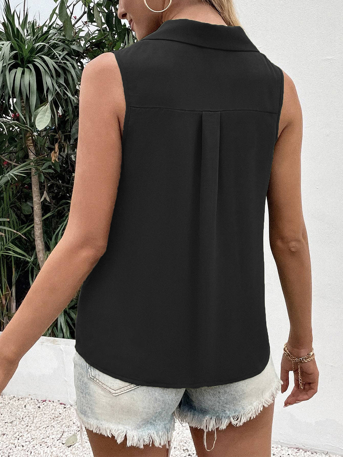 Full size Johnny collar button up tank top.