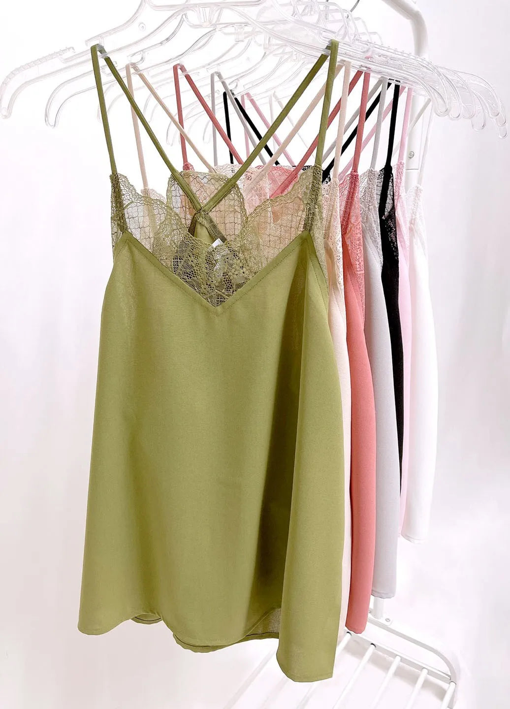 Lace cami solid tank top with lace detail, slightly stretchy.