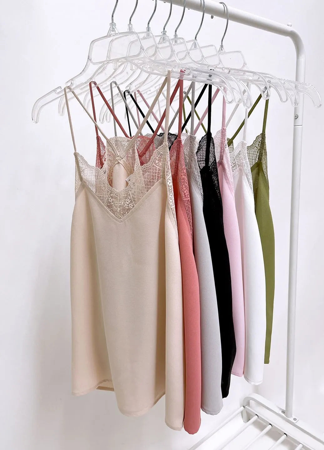 Lace cami solid tank top with lace detail, slightly stretchy.