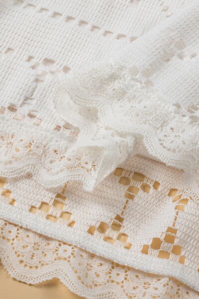 Lace crochet hollowed scallop hem V-neck blouse.