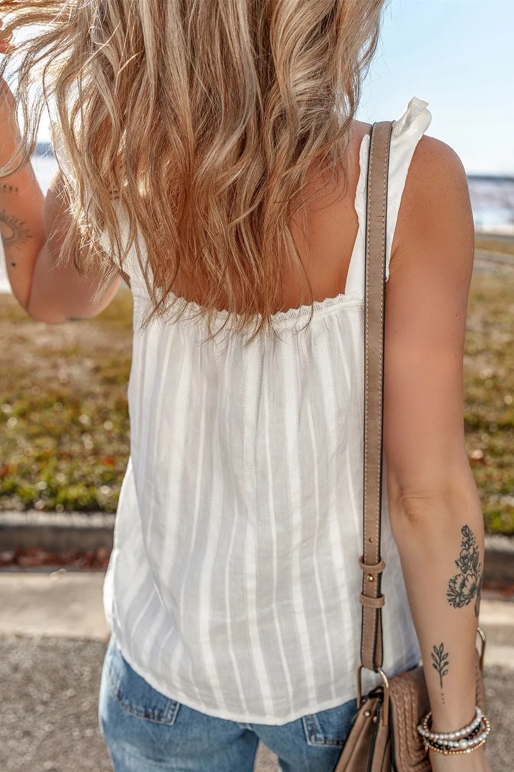 Lace detail ruffled buttoned loose fit tank top.