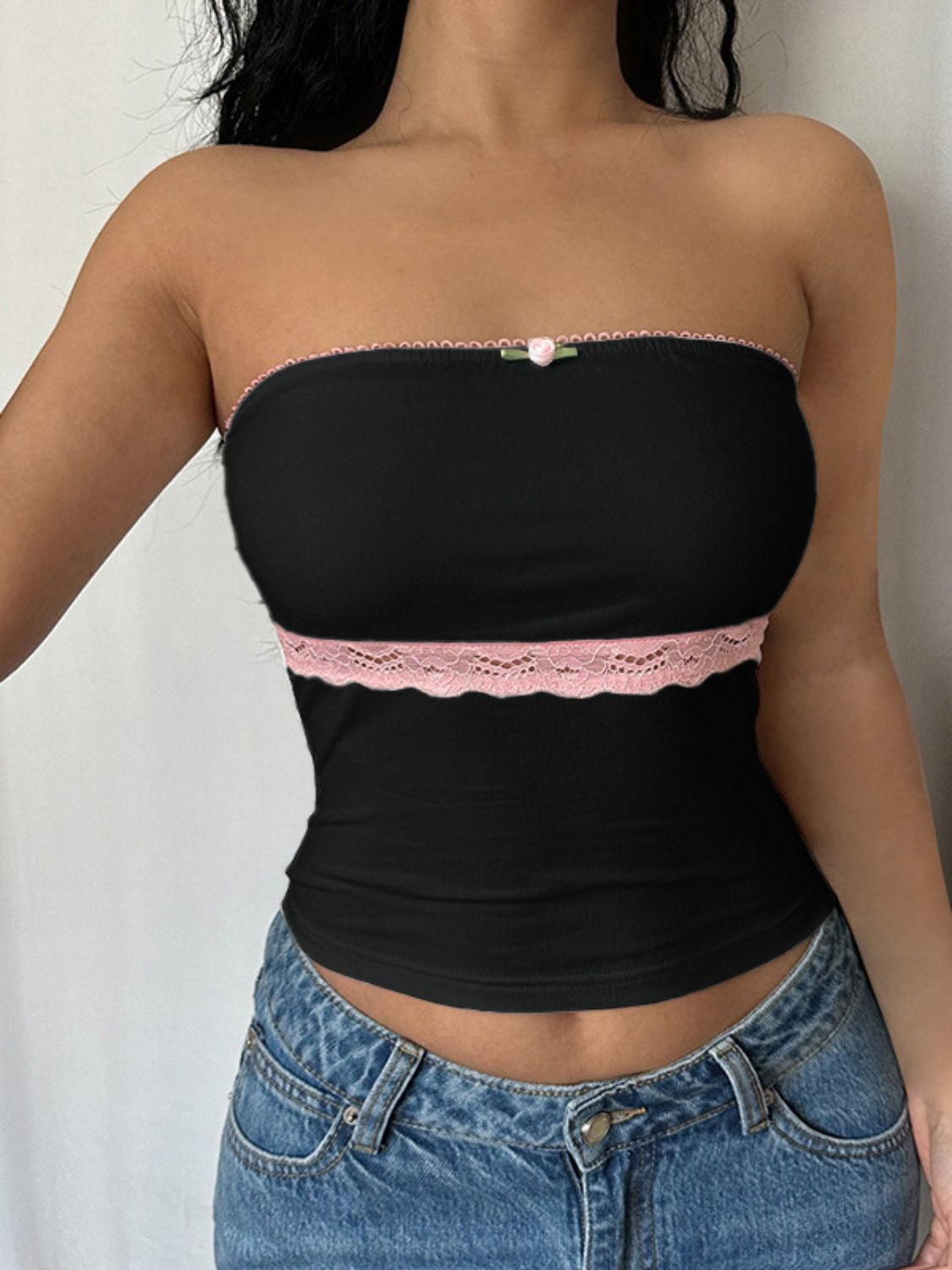 Lace detail tube top.