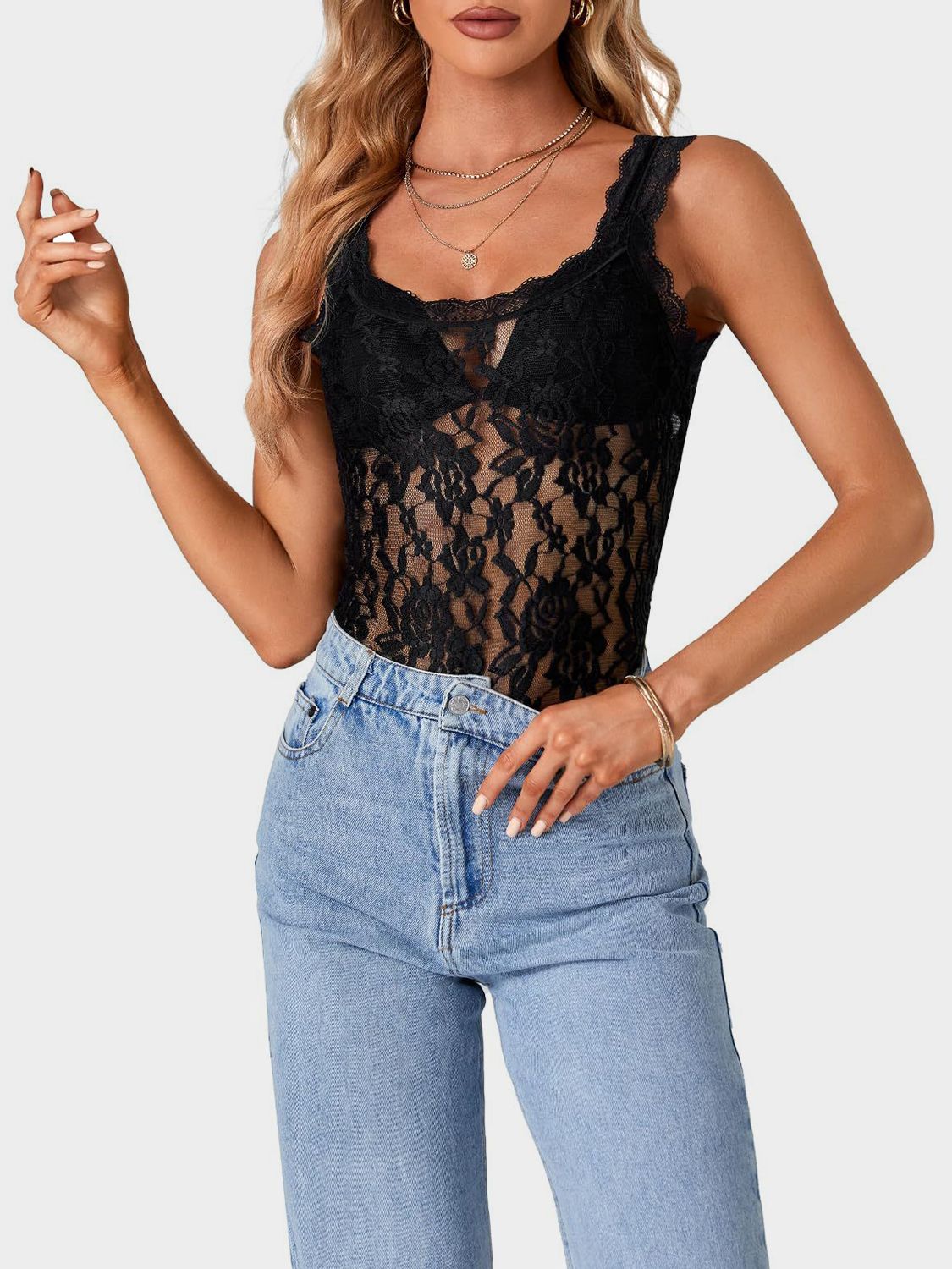 Lace scoop neck tank top.