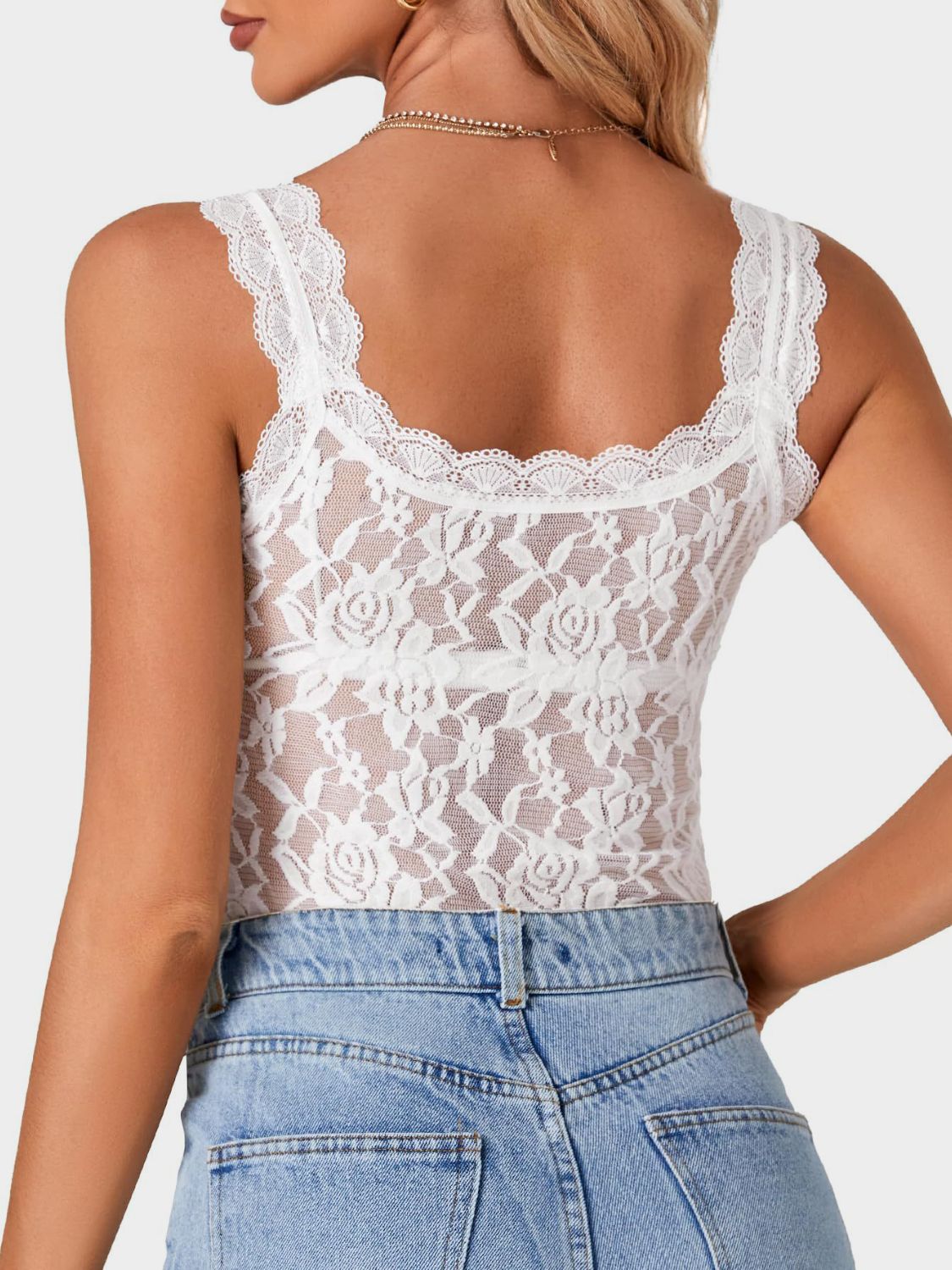 Lace scoop neck tank top.