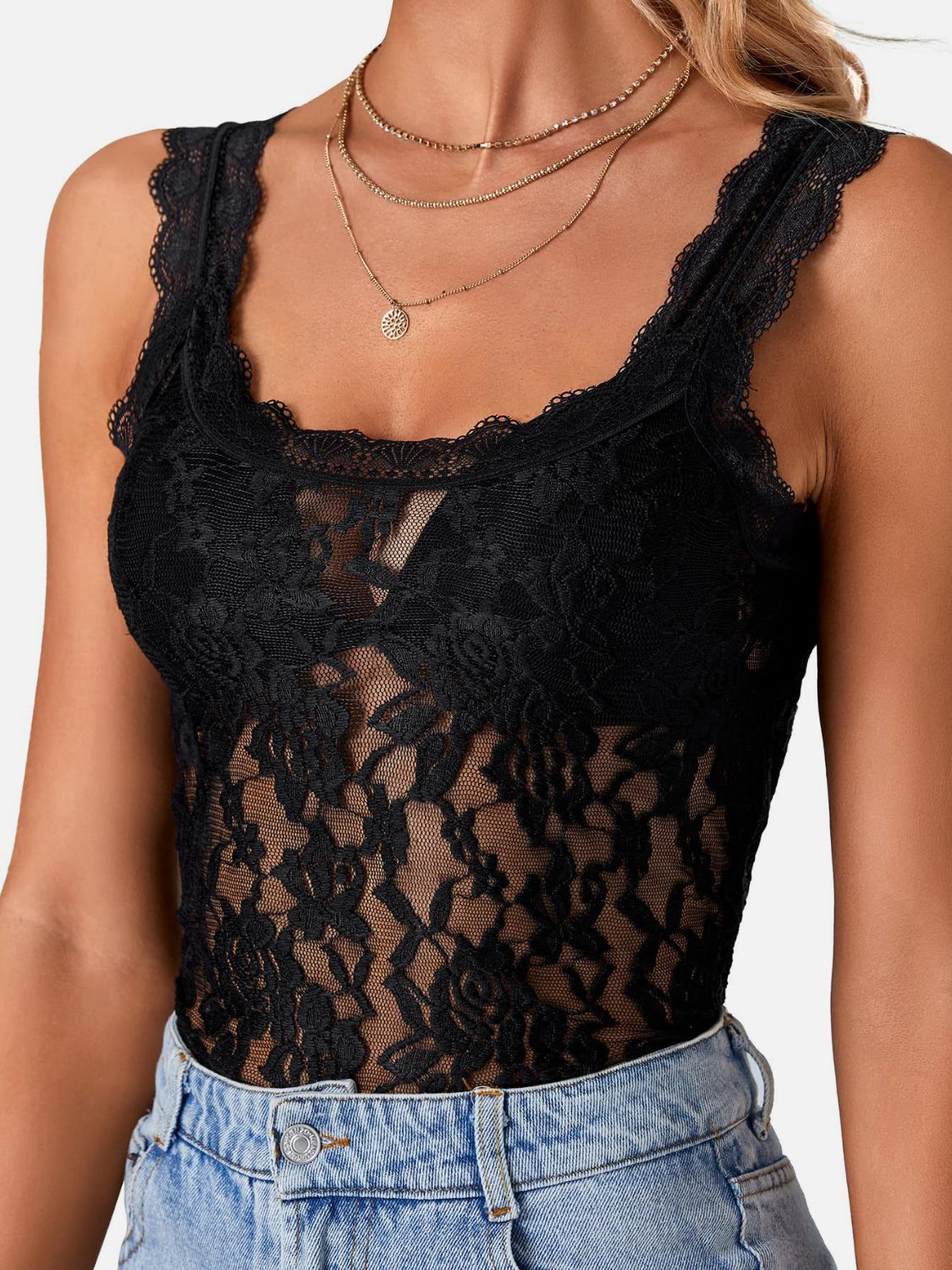Lace scoop neck tank top.