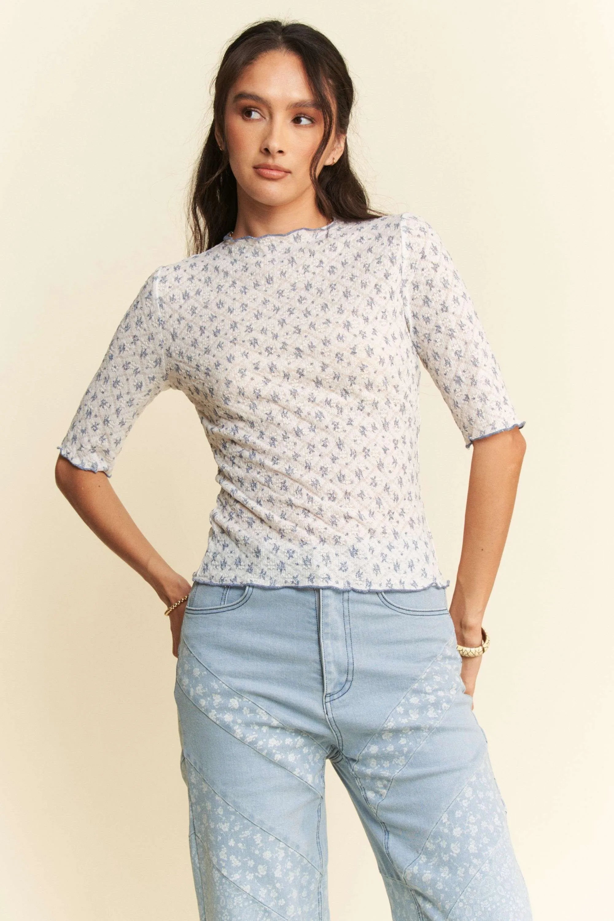 Davi Dani Lace Stretch Floral Marrow Edge Half Sleeve Top.