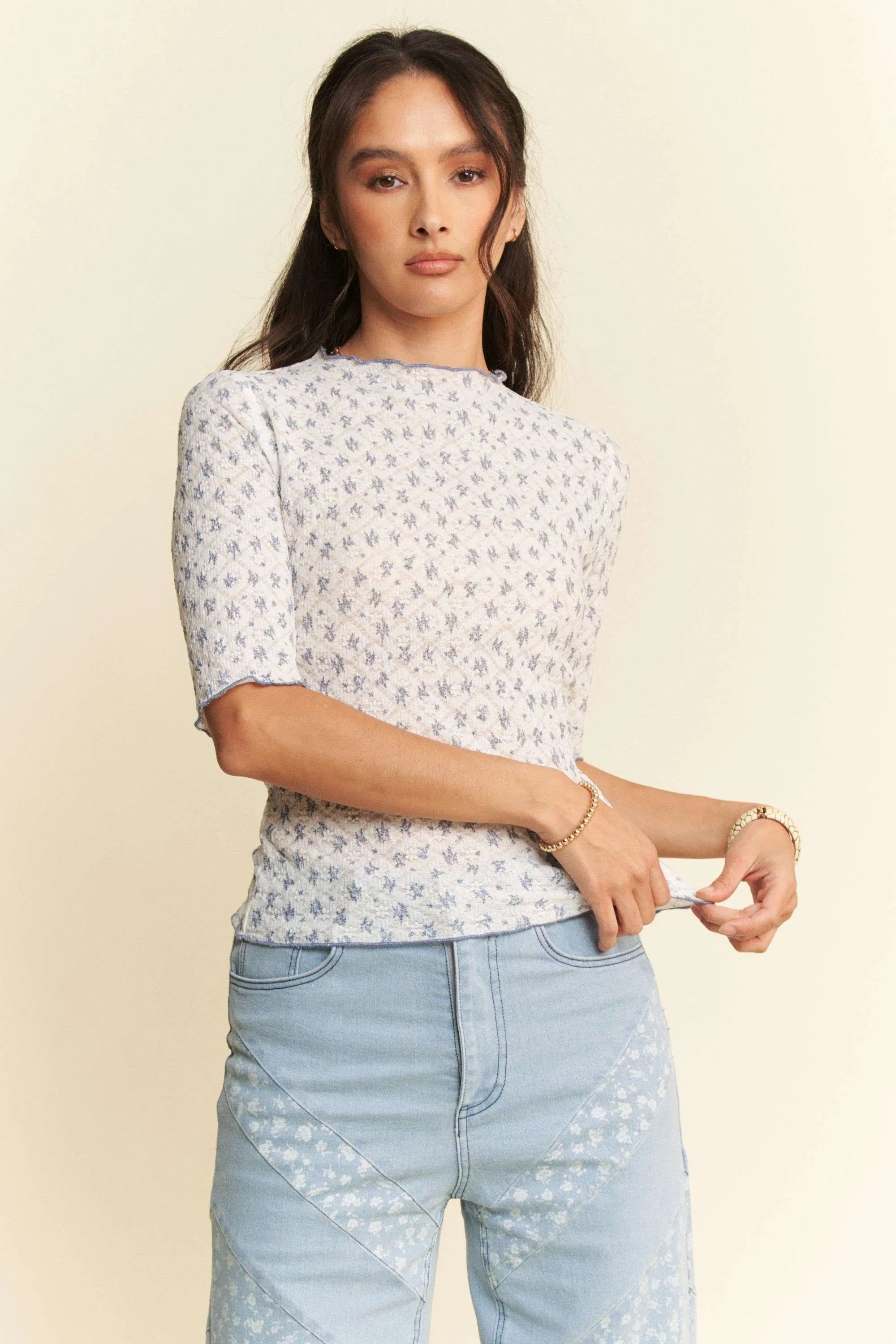 Davi Dani Lace Stretch Floral Marrow Edge Half Sleeve Top.
