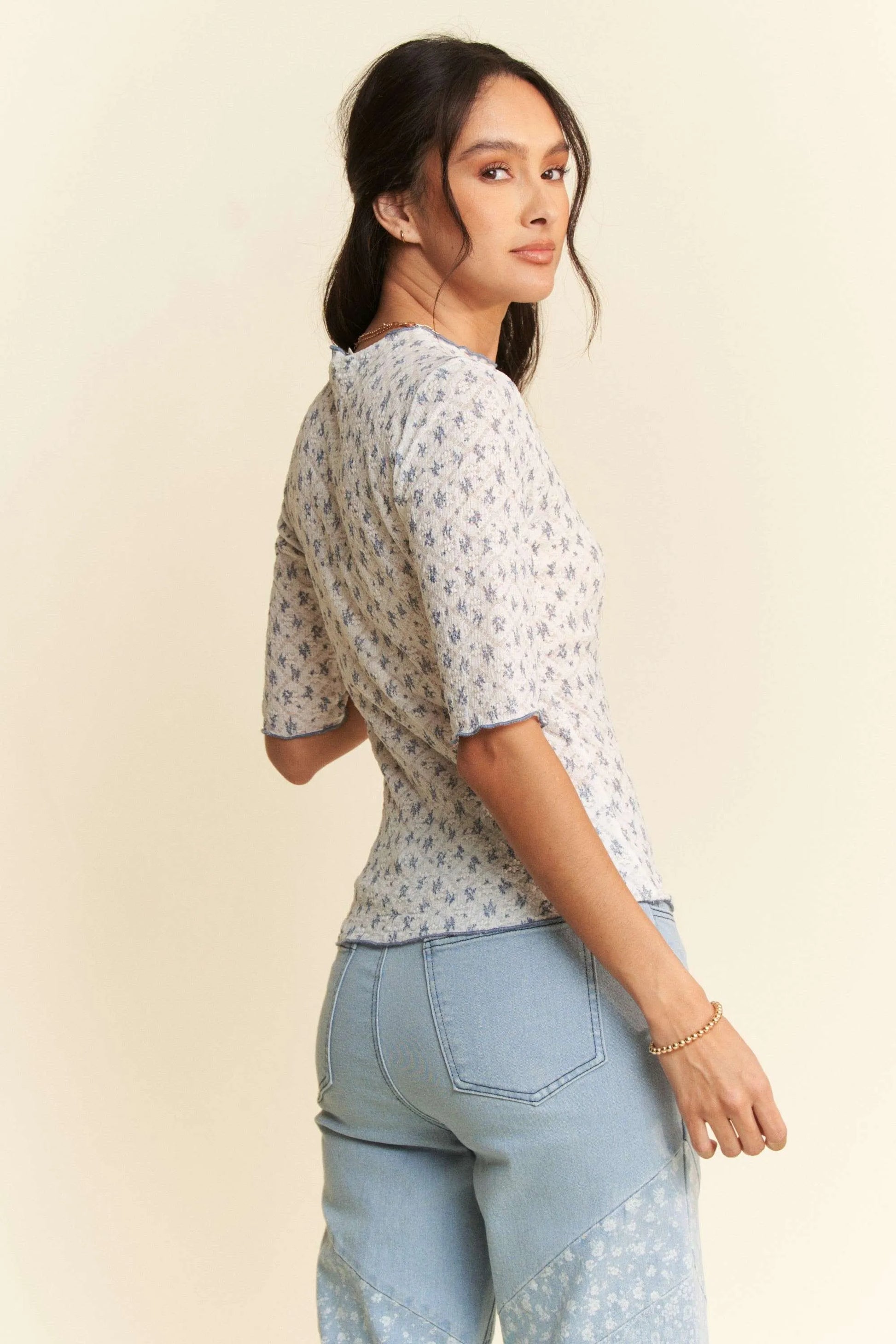 Davi Dani Lace Stretch Floral Marrow Edge Half Sleeve Top.