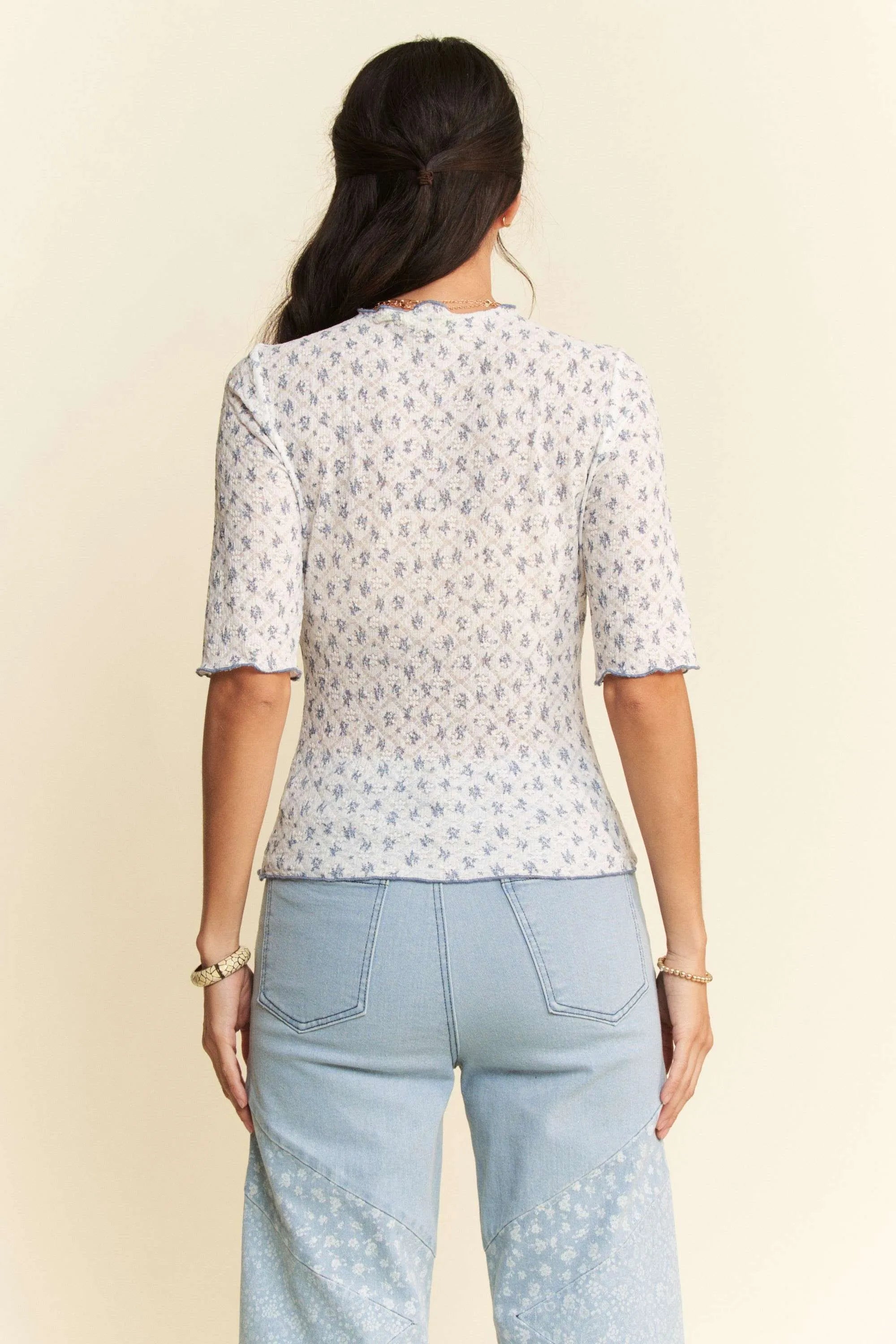 Davi Dani Lace Stretch Floral Marrow Edge Half Sleeve Top.