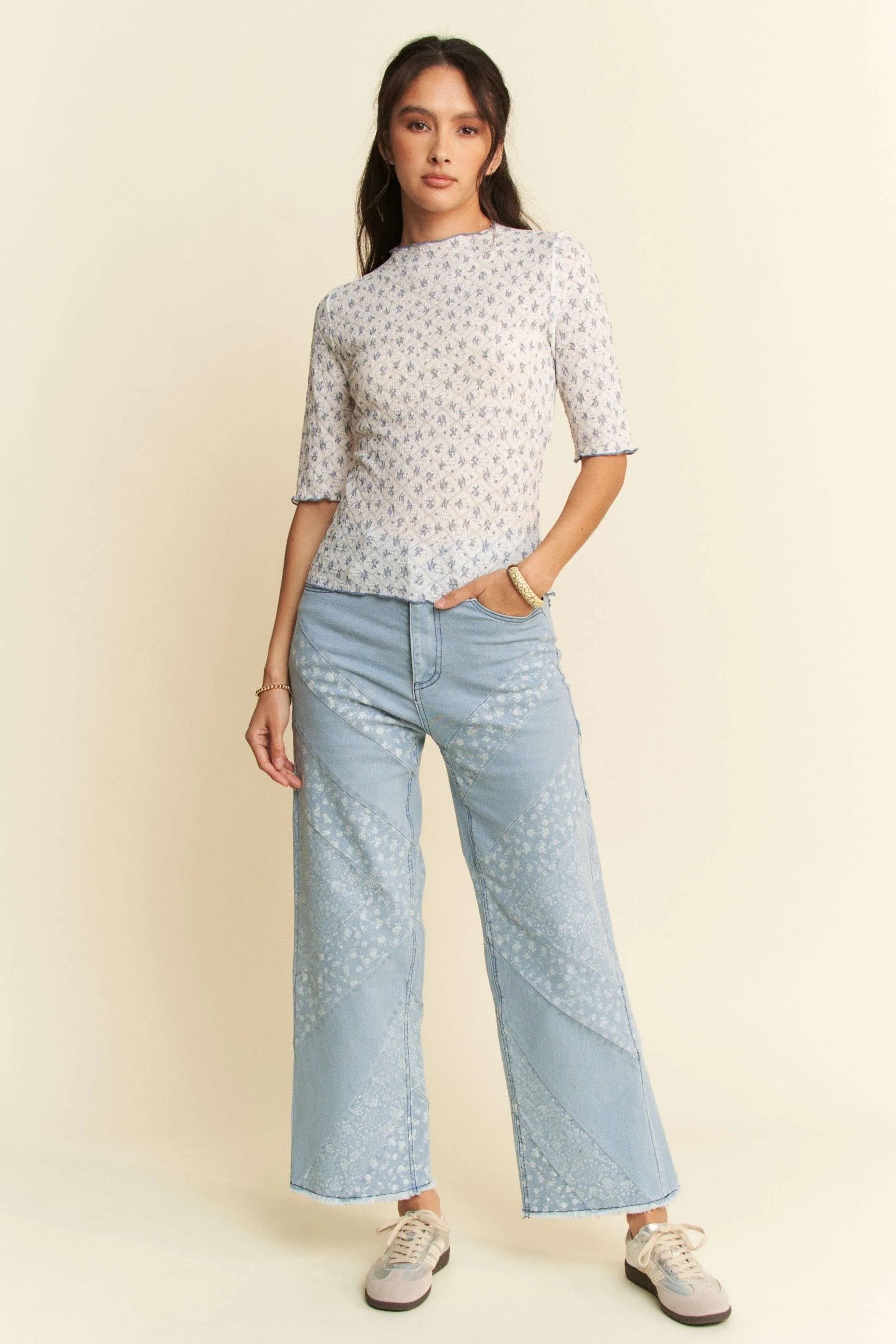 Davi Dani Lace Stretch Floral Marrow Edge Half Sleeve Top.