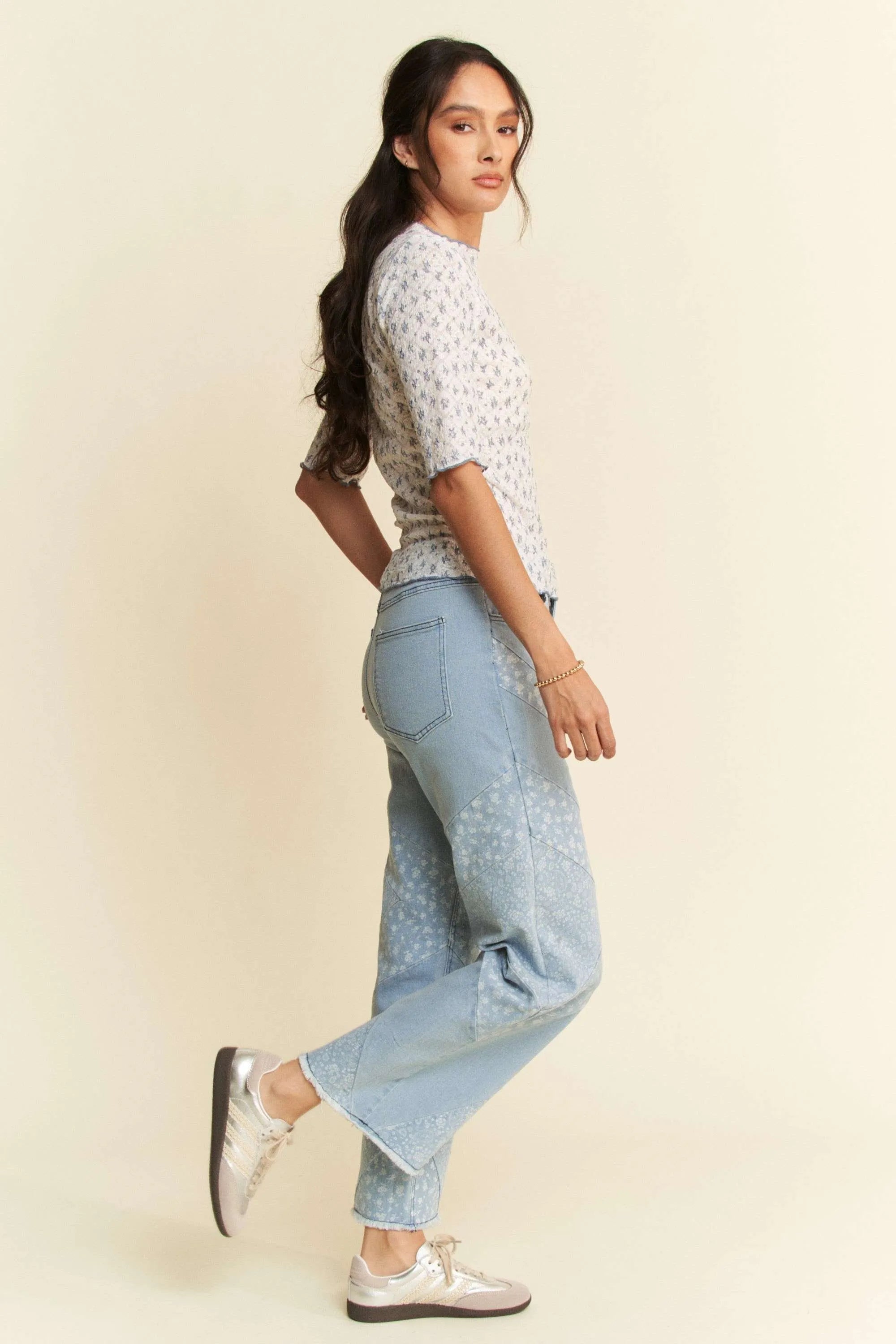 Davi Dani Lace Stretch Floral Marrow Edge Half Sleeve Top.